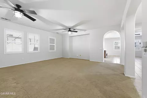 Living - 911 Valerie Ln, Tehachapi, CA 93561 photo 6 of 6