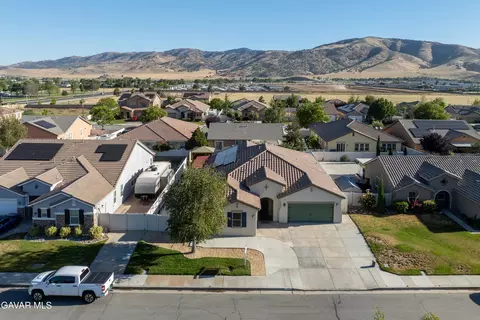 View/Area - 911 Valerie Ln, Tehachapi, CA 93561 photo 2 of 8