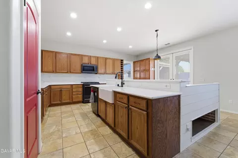Kitchen - 911 Valerie Ln, Tehachapi, CA 93561 photo 1 of 3