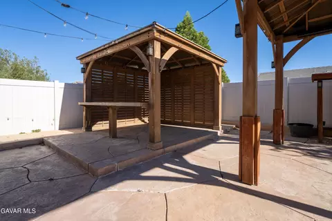 Exterior - 911 Valerie Ln, Tehachapi, CA 93561 photo 5 of 6