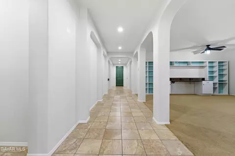 Entry Way - 911 Valerie Ln, Tehachapi, CA 93561 photo 2 of 3