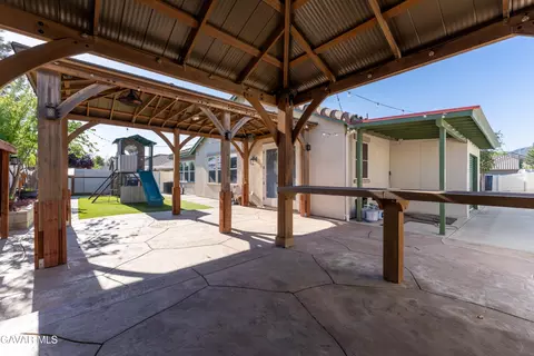 Exterior - 911 Valerie Ln, Tehachapi, CA 93561 photo 4 of 6