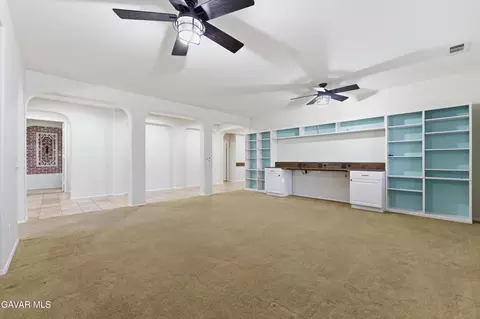Living - 911 Valerie Ln, Tehachapi, CA 93561 photo 3 of 6