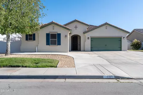 Exterior - 911 Valerie Ln, Tehachapi, CA 93561 photo 2 of 6