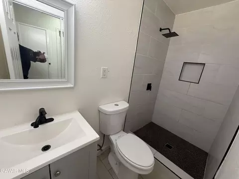 Bath - 45320 Kingtree Ave, Lancaster, CA 93534 photo 2 of 3