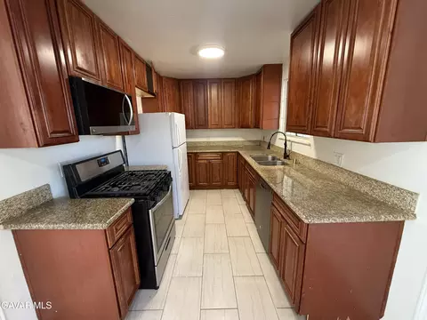 Kitchen - 45320 Kingtree Ave, Lancaster, CA 93534 photo 2 of 5