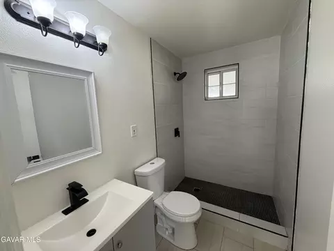 Bath - 45320 Kingtree Ave, Lancaster, CA 93534 photo 1 of 3