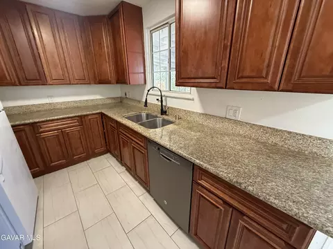 Kitchen - 45320 Kingtree Ave, Lancaster, CA 93534 photo 4 of 5