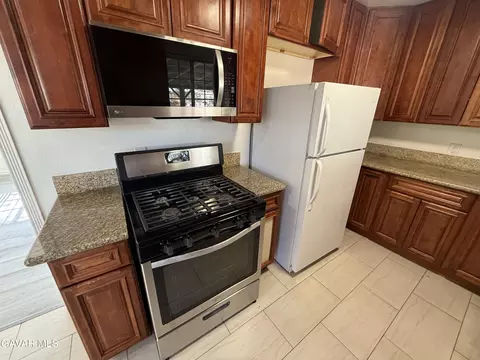 Kitchen - 45320 Kingtree Ave, Lancaster, CA 93534 photo 3 of 5