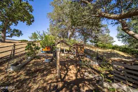 Exterior - 21904 Mariposa Rd, Tehachapi, CA 93561 photo 10 of 11