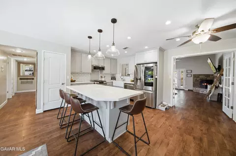 Kitchen - 21904 Mariposa Rd, Tehachapi, CA 93561 photo 1 of 6