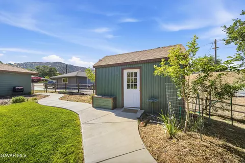 Exterior - 21904 Mariposa Rd, Tehachapi, CA 93561 photo 9 of 11