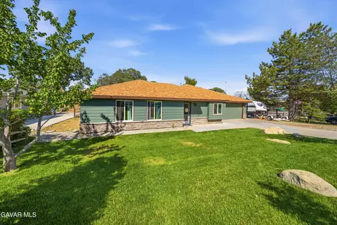 Exterior - 21904 Mariposa Rd, Tehachapi, CA 93561 photo 1 of 11
