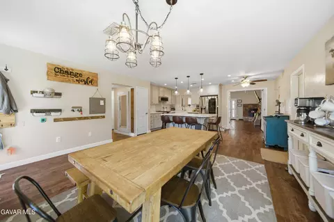 Dining - 21904 Mariposa Rd, Tehachapi, CA 93561 photo 3 of 3