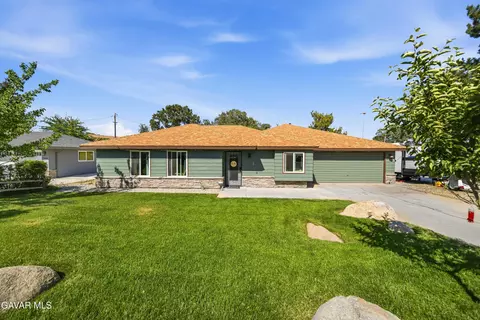 Exterior - 21904 Mariposa Rd, Tehachapi, CA 93561 photo 2 of 11