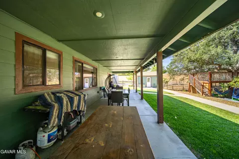 Exterior - 21904 Mariposa Rd, Tehachapi, CA 93561 photo 5 of 11