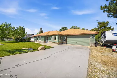 Exterior - 21904 Mariposa Rd, Tehachapi, CA 93561 photo 3 of 11
