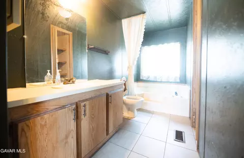 Bath - 45465 25th St E St #SPC 157, Lancaster, CA 93535 photo 2 of 2