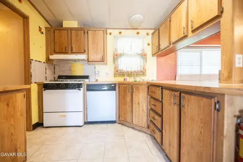 Kitchen - 45465 25th St E St #SPC 157, Lancaster, CA 93535 photo 1 of 1