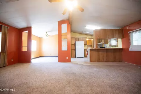 Living - 45465 25th St E St #SPC 157, Lancaster, CA 93535 photo 1 of 2