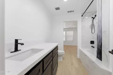 Bath - 28460 Ridgeview Ct, Tehachapi, CA 93561 photo 3 of 3