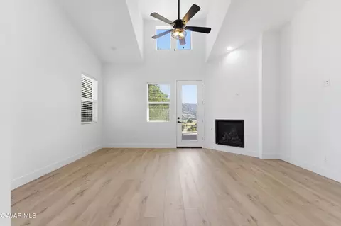 Living - 28460 Ridgeview Ct, Tehachapi, CA 93561 photo 6 of 8