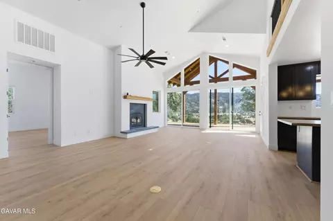 Living - 28460 Ridgeview Ct, Tehachapi, CA 93561 photo 2 of 8
