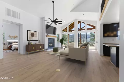 Living - 28460 Ridgeview Ct, Tehachapi, CA 93561 photo 1 of 8