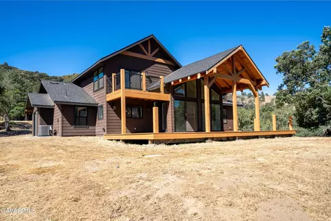 Exterior - 28460 Ridgeview Ct, Tehachapi, CA 93561 photo 4 of 10
