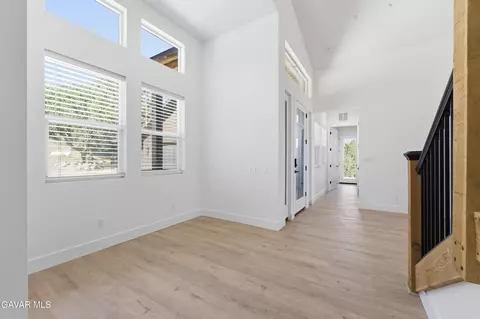 Entry Way - 28460 Ridgeview Ct, Tehachapi, CA 93561 photo 3 of 4