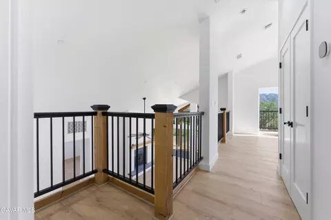 Entry Way - 28460 Ridgeview Ct, Tehachapi, CA 93561 photo 4 of 4