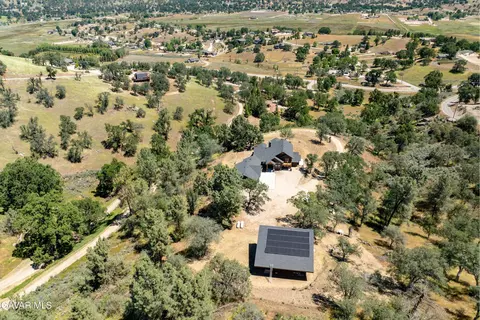 View/Area - 28460 Ridgeview Ct, Tehachapi, CA 93561 photo 3 of 4