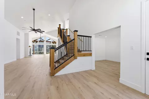 Entry Way - 28460 Ridgeview Ct, Tehachapi, CA 93561 photo 2 of 4