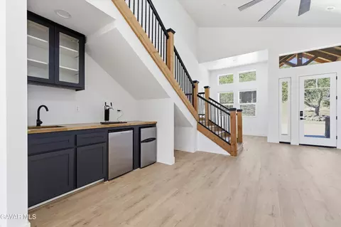 Entry Way - 28460 Ridgeview Ct, Tehachapi, CA 93561 photo 1 of 4
