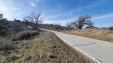 25041 Jacaranda Dr, Tehachapi, CA 93561 photo 2