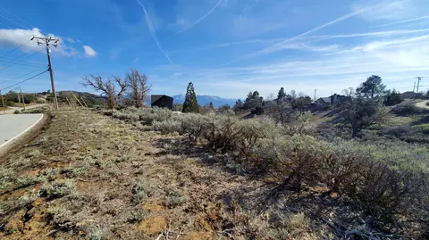 25041 Jacaranda Dr, Tehachapi, CA 93561 photo 3