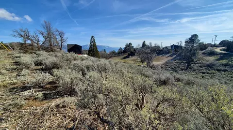 25041 Jacaranda Dr, Tehachapi, CA 93561 photo 8