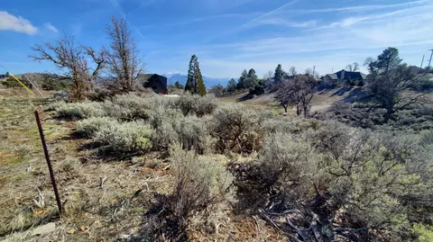 25041 Jacaranda Dr, Tehachapi, CA 93561 photo 11