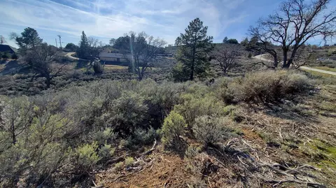 25041 Jacaranda Dr, Tehachapi, CA 93561 photo 9