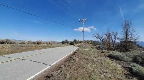25041 Jacaranda Dr, Tehachapi, CA 93561