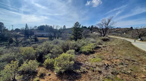 25041 Jacaranda Dr, Tehachapi, CA 93561 photo 13