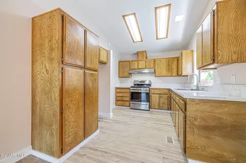 Kitchen - 14331 Winchester Dr, Mojave, CA 93501 photo 1 of 3