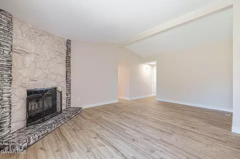Living - 14331 Winchester Dr, Mojave, CA 93501 photo 6 of 10