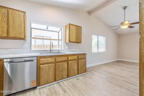 Kitchen - 14331 Winchester Dr, Mojave, CA 93501 photo 3 of 3