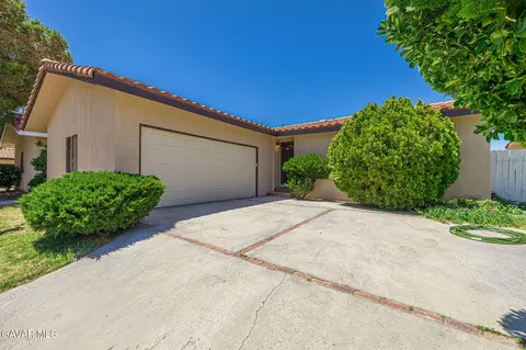 14331 Winchester Dr, Mojave, CA 93501