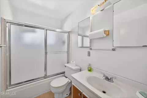 Bath - 1213 Griffin Dr, Vallejo, CA 94589 photo 1 of 1