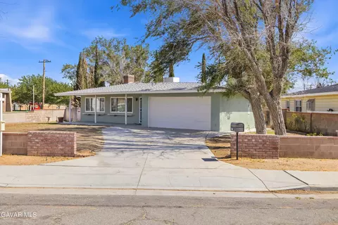 2000 Shasta St, Mojave, CA 93501