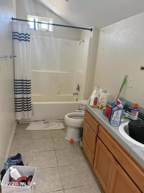 Bath - 1247 Marion Ave, Lancaster, CA 93535 photo 1 of 1