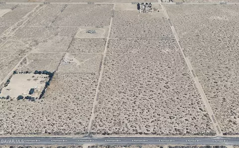 173 Rd St E, Palmdale, CA 93591 photo 2