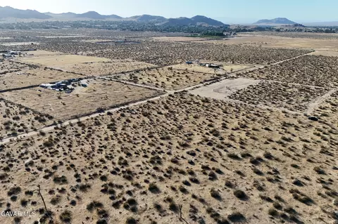 173 Rd St E, Palmdale, CA 93591 photo 12